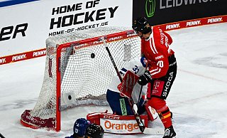 Bremerhavens Roßmy erzielte das zweite deutsche Tor - Markus Lenhardt/dpa