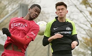 In der Landesliga schlägt Theesen die Mannschaft von der Lohe. Soufian Kaban (Nr. 21) Torchütze zum 1:0. - Peter Unger,Peter Unger