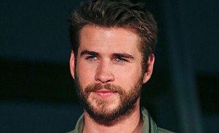 Schauspieler Liam Hemsworth ist eigenen Angaben zufolge seit ein paar Monaten verlobt. (Archivbild) - Christopher Jue/epa/dpa