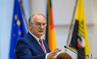 Sachsen-Anhalts Ministerpräsident Reiner Haseloff (CDU) drängt auf eine umfassende Aufarbeitung des Anschlags. (Archivbild) - Klaus-Dietmar Gabbert/dpa