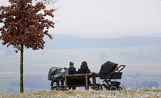 Lieber Kinder statt Karriere? Forscher haben das Rollenbild junger Frauen untersucht (Symbolbild). - Thomas Warnack/dpa