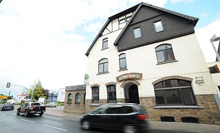 Das Hotel ist geschlossen und fast leer geräumt: Es gibt Planungen, anstelle des ehemaligen Hotels Deeke an der Mindener Straße in Pr. Oldendorf einen neuen Edeka-Markt zu bauen. - Joern Spreen-Ledebur