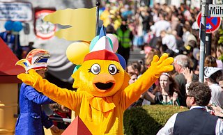 Zur Paderborner Karnevalsparade kommen jährlich mehrere Tausend Menschen. - Niklas Tüns
