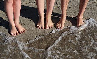 Am Vatertag kann niemand die Füße in den Weserstrand stecken. - (Symbolbild): Pixabay