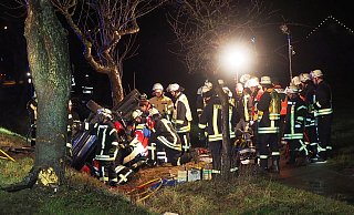 Ein Großaufgebot an Einsatz- und Rettungskräften war vor Ort. - Josef Köhne