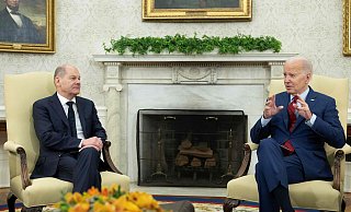 Joe Biden erlaubt der Ukraine den Einsatz weitreichender Raketen. Auch Kanzler Olaf Scholz sollte sein Veto aufgeben, kommentiert unser Autor. - Andrew Caballero-Reynolds/AFP