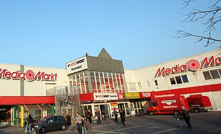 Unbekannte sind am frühen Dienstagmorgen in einen Media-Markt in Porta Westfalica eingebrochen. - (Symbolbild): Oliver Krato