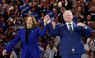 Erstmals seit ihrer Nominierung als demokratisches Kandidatenduo für die Präsidentenwahl wollen Kamala Harris und Tim Walz ein Interview geben. (Archivbild) - Jacquelyn Martin/AP