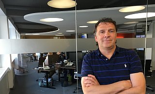 Sportredakteur Uwe Kleinschmidt spricht mit Nutzern über das, was die Fußballwelt bewegen wird. - Annika Falk-Claussen