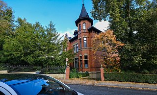 Wie ein kleines Märchenschloss: Die Hingucker-Villa in bester Lage hat Ward vom kinderlosen Freund ihrer Mutter geerbt. Und ihm ein Versprechen gegeben. - Andreas Zobe