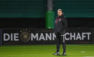 Bundestrainer Hansi Flick ist 16 Monate im Amt, und wird es auch weiter bleiben. - Swen Pförtner/dpa