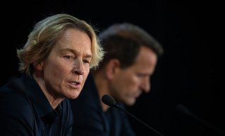 Bundestrainerin Martina Voss-Tecklenburg und DFB-Manager Joti Chatzialexiou. - Sebastian Christoph Gollnow/dpa