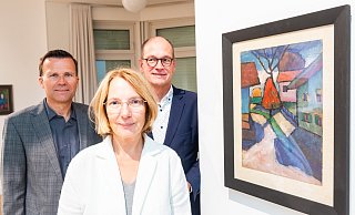 Gast-Kurator Rainer Stamm (r.), Stella Ahlers und Christian Torner (beide Stiftung Ahlers Pro Arte) freuen sich, die Gabriele-Münter-Ausstellung in den neuen Räumen präsentieren zu können, - Ralf Bittner