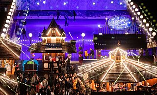 Die Fußball-WM und die Weihnachtsmarkt-Saison fallen dieses Jahr auf die gleiche Zeit. - Christoph Schmidt/dpa/Archiv