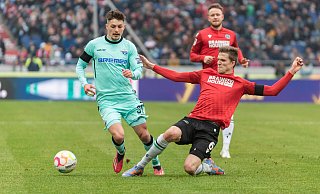 SCP-Hoffnungsträger Florent Muslija (l.), hier gegen Hannovers Fabian Kunze, ist gegen seinen Ex-Klub wieder an Bord. - Imago Images