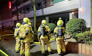 Die Paderborner Feuerwehr wird zu einem Kellerbrand in einem Mehrfamilienwohnhaus am Paderborn alarmiert. - Ralph Meyer