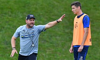 Maximilian Thalhammer (r.) wird wohl am Samstag erstmals seit dem ersten Spieltag wieder im SCP-Kader stehen. Der Neuzugang hat seine Verletzung auskuriert. Das freut auch Trainer Steffen Baumgart. - picture alliance