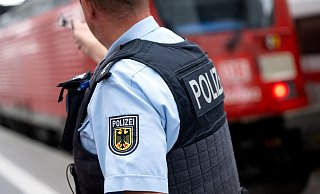 Die Bundespolizei nahm in Stralsund einen 30-Jährigen fest. (Symbolbild) - Sven Hoppe/dpa