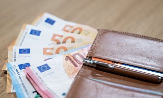 Woher das Geld stammt, ist unklar. (Symbolbild) - Hannes P Albert/dpa