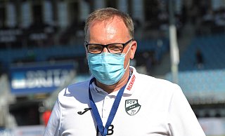 Schlechte Nachrichten für den Vereinsvorsitzenden des SC Verl, Raimund Bertels: Das Spiel gegen Zwickau musste coronabedingt ausfallen. - Jens Dünhölter