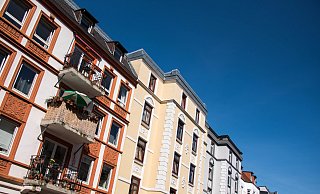 Auch außerhalb der acht größten Städte seien die Mieten für Wohnungen im Vergleich zum Vorquartal überwiegend gestiegen, heißt es. „Bis bis auf einige Ausnahmen.“ Und da liegt Bielefeld einen Minus von 1,3 Prozent ganz vorne. - dpa-tmn
