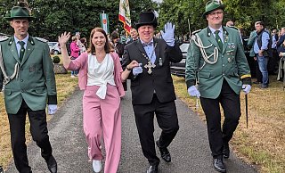Markus und Nadine Vogt sind das neue Königspaar der Schützenbruderschaft St. Georg Riesel. - Burkhard Battran