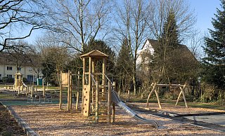 Die neuen Spielgeräte auf diesem Spielplatz im Luttergrünzug sind zum größten Teil schon aufgebaut. Alles wurde ein bisschen näher zusammengerückt. - Andreas Zobe