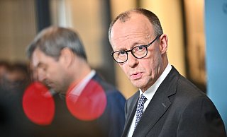 Auch Friedrich Merz (CDU) und seinen Koalitionären könnten bald über 60 Milliarden Euro fehlen. - Sebastian Gollnow/dpa