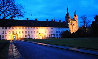 Im Schloss Corvey sollen an Weihnachten drei Gottesdienste angeboten werden - allerdings unter freiem Himmel und mit Anmeldung. - Pastoralverbund Corvey