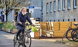 Mit dem Rad lässt sich die City gut erreichen - doch nach wie vor bevorzugen die meisten das Auto. Viele Besuchzer wünschen sich auch mehr Grün, eine schönere (Außen-)Gestaltung, mehr Sitz- und Spielmöglichkeiten. - Barbara Franke