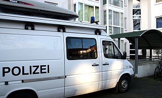 In diesem 52-Parteien-Haus fanden Polizeibeamte die erwürgte Frau (34) auf dem Boden ihrer Wohnung. - Jens Reichenbach
