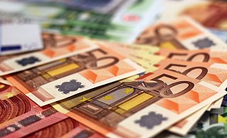 Weil die Stadt Verl viel Geld angespart hat, drohen ihr jetzt Strafzinsen. - Pixabay