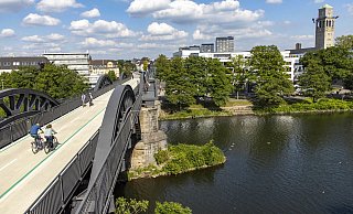In Mülheim an der Ruhr führt der Radschnellweg "RS1" über eine ehemalige Eisenbahnbrücke. - picture alliance/dpa