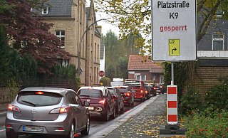 Insbesondere wer die Ecke Gütersloher Straße/Lange Straße queren muss, braucht oft viel Zeit und Geduld. - Birgit Vredenburg