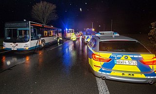 Tödlicher Unfall: Die Polizei geht davon aus, dass der Fußgänger auf der Vilsendorfer Straße überrollt und dabei tödlich verletzt wurde. - Christian Mathiesen