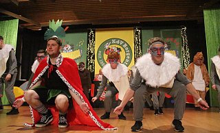 Der erste Auftritt der neu gegründeten Männer-Showtanzgruppe "Die Orgelpfeifen" ist ein großer Erfolg. - Burkhard Battran