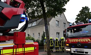 Schnell gelöscht: ein Küchenbrand im Dachgeschoss dieses Wohnhauses an der Detmolder Straße in Bad Lippspringe. - Ralph Meyer