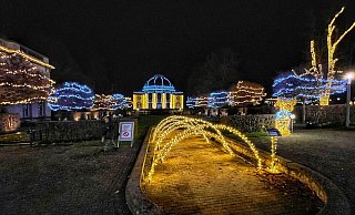 Der Kurpark mit seiner Beleuchtung ist Teil des Bad Oeynhausener Weihnachtsmarktes. - Heidi Froreich