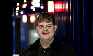 Isaak Guderian wird Deutschland beim Eurovision Song Contest (ESC) 2024 in Malmö vertreten. - Soeren Stache/dpa