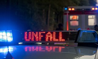 Auf der A33 hinter der Anschlussstelle Steinhagen in Fahrtrichtung Bielefeld hat es am späten Donnerstagnachmittag einen schweren Unfall gegeben. Autofahrer brauchten bis in den Abend viel Geduld. - Symbolfoto/Imago