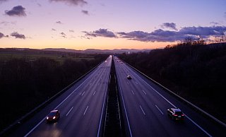 Anfang des Jahres heizte der Millionär über die A2 zwischen Berlin und Hannover. - Foto: Ole Spata/dpa