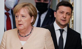Bundeskanzlerin Angela Merkel ist zu Gast in Kiew beim ukrainischen Präsidenten Wolodymyr Selenskyj. - Foto: Sergey Dolzhenko/POOL EPA/AP/dpa