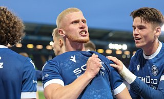 Breite Brust mit dem Arminia-Logo drauf: Der Ex-Hannoveraner Louis Oppie weiß längst, für welchen Klub sein Herz schlägt. - Oliver Krato