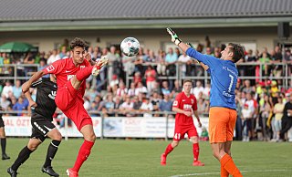 Für den FC Augsburg absolvierte Christopher Lannert (links) zahlreiche Junioren-Bundesligaspiele. - picture alliance