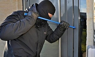  Am Sonntagmorgen in den frühen Morgenstunden stiegen zwei Unbekannte in ein Haus ein. - Pixabay
