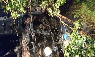 Die Feuerwehr rückte zu einem Brand an einer Holzhütte aus. - Löschgruppe Kirchlengern-Nord