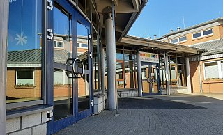 Ob die „Schule an den 7 Quellen“ in Willebadessen ein Familienzentrum bleibt, ist derzeit fraglich. Für den OGS-Bereich ist dagegen ein Anbau geplant. - Dieter Scholz
