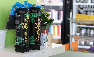 Im Kiosk werden Lachgas-Kartuschen zusammen mit einer Tüte Luftballons verkauft. - Alina Rullkötter