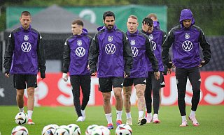 Die DFB-Elf bereitete sich im Thüringer Schmuddelwetter auf das Heim-Turnier vor. - Christian Charisius/dpa