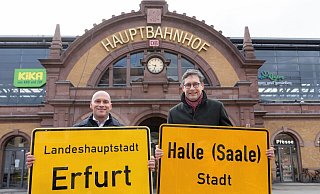 Erfurts Oberbürgermeister Andreas Horn (CDU) und Halles OB Alexander Vogt (parteilos) werben für ihre Städte. - Michael Reichel/dpa